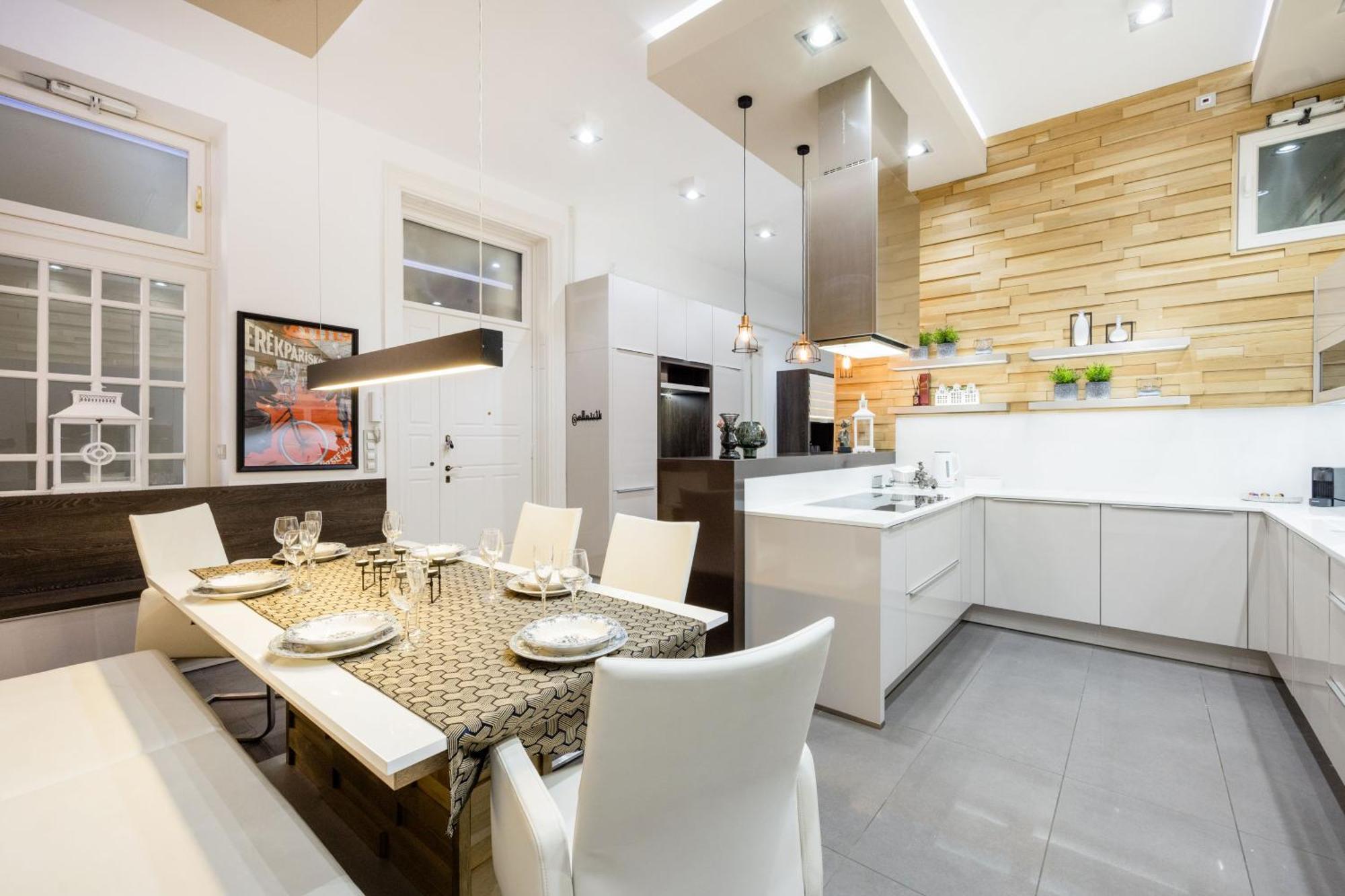 Apartment Spacious Designer With Premium Touches *