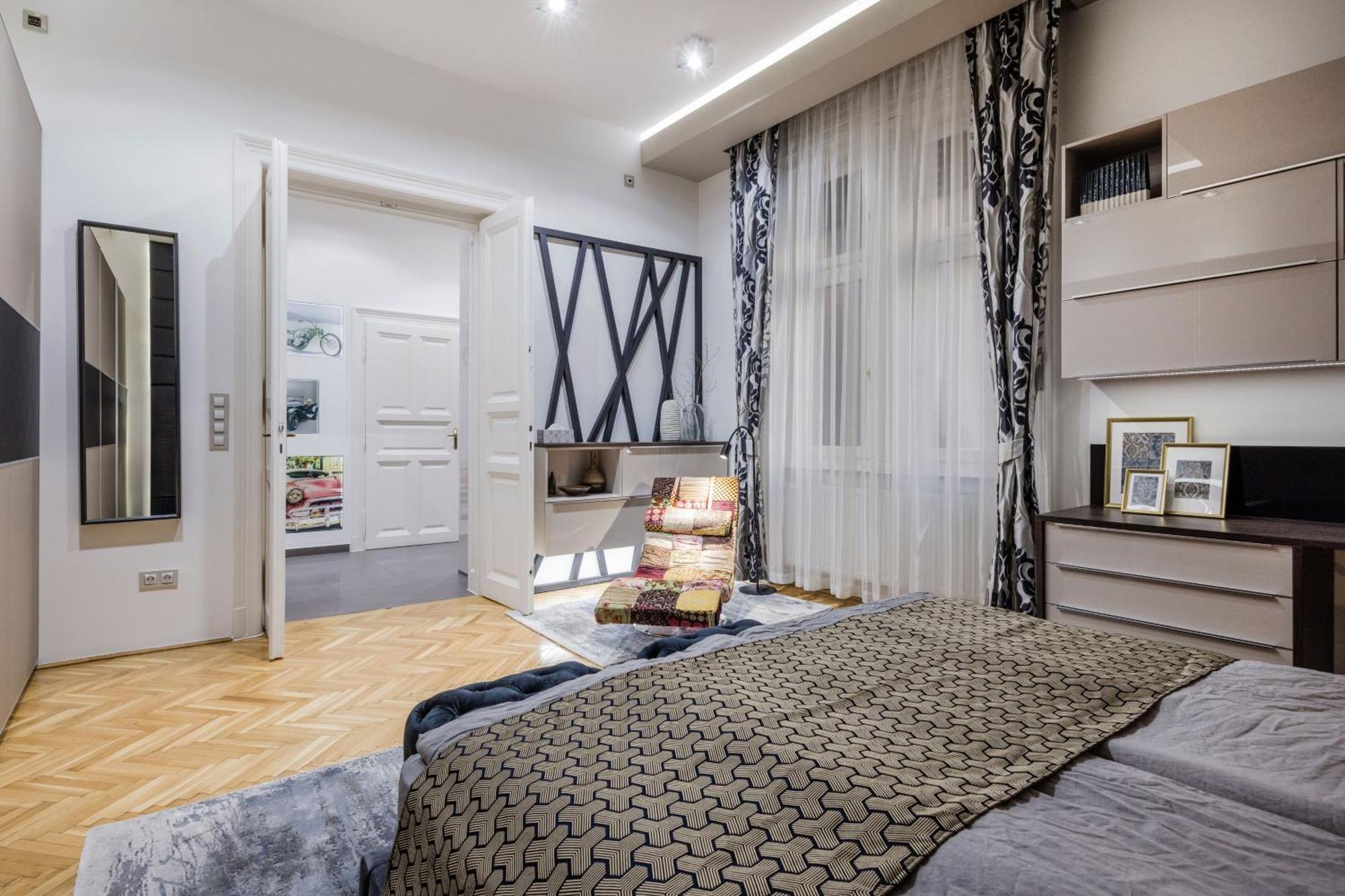 Spacious Designer With Premium Touches Apartman *