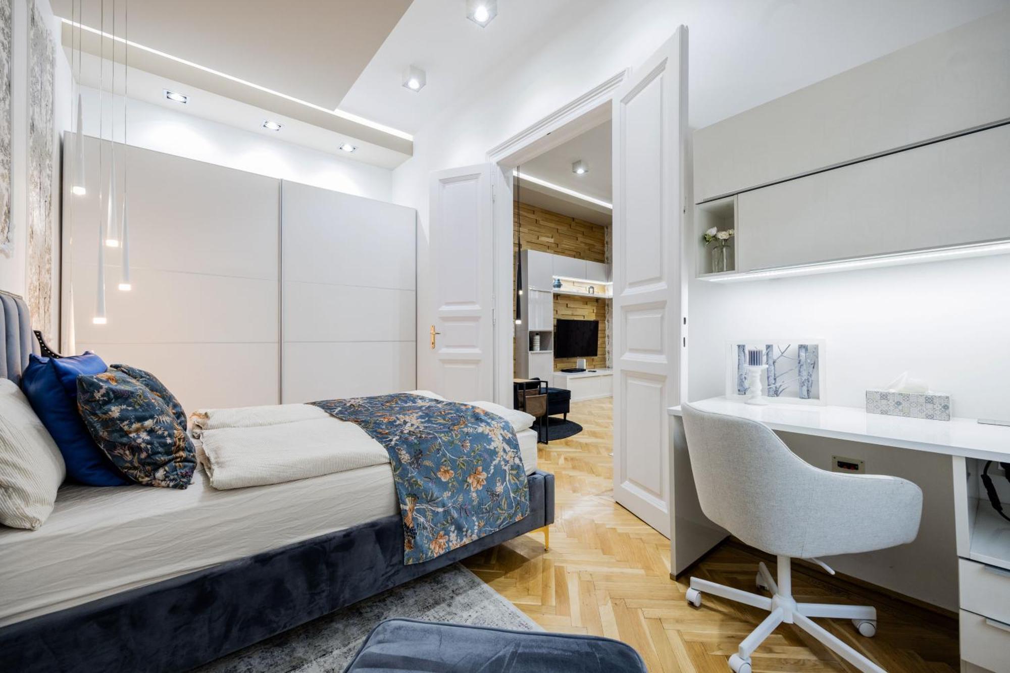 Spacious Designer With Premium Touches Apartman *